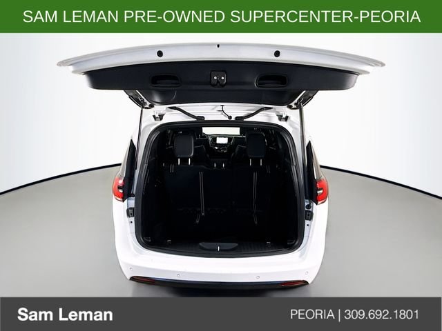 Used 2025 White Chrysler Limited image 26