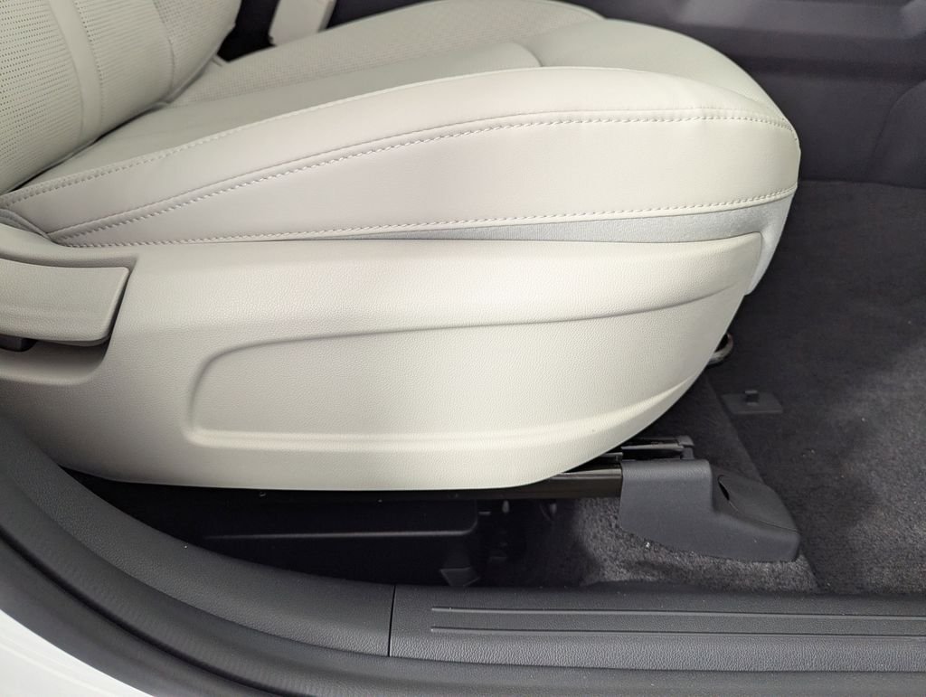 New 2026 Glacial White Pearl Kia S image 38
