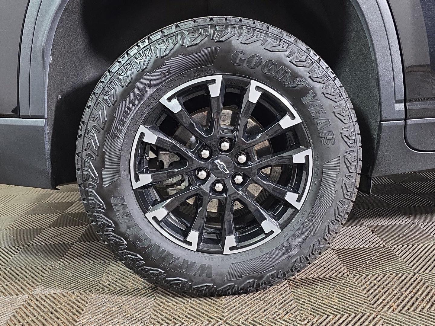Used 2025 Mosaic Black Metallic Chevrolet AWD Z71 image 2