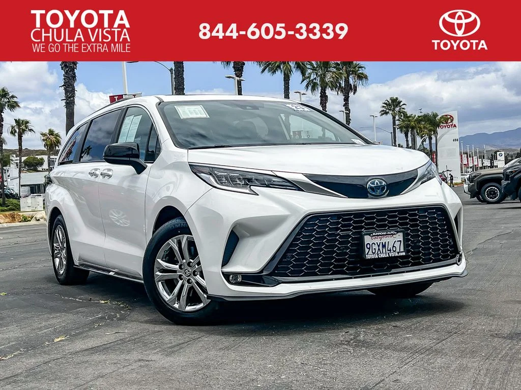 2023 Toyota Sienna XSE 7-Passenger Hybrid AWD's photo