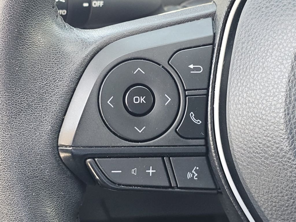 Used 2022 Silver Sky Metallic Toyota XLE Premium image 17