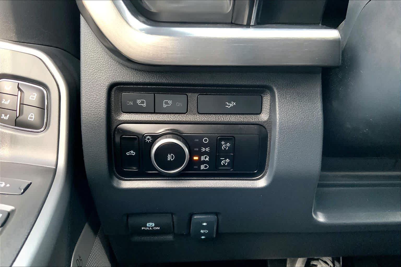 Used 2024 Oxford White Ford LARIAT image 33