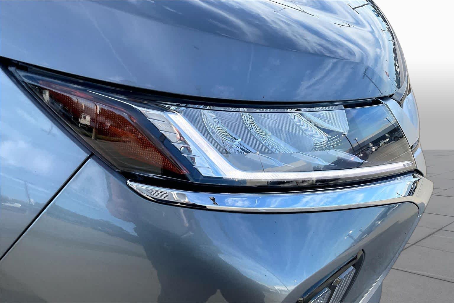 Used 2024 Mercury Gray Metallic Mitsubishi SE image 26
