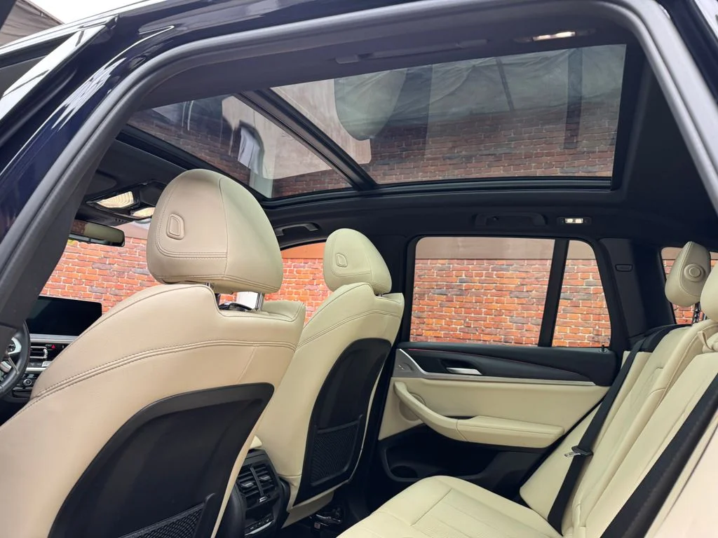 Used 2023 Black BMW xDrive30i image 3