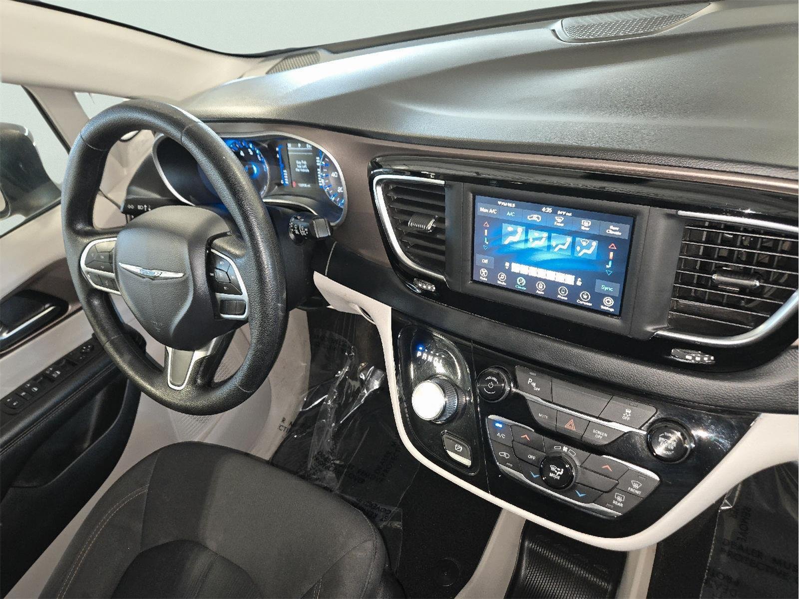 Used 2019 GRAY CHRYSLER L image 44