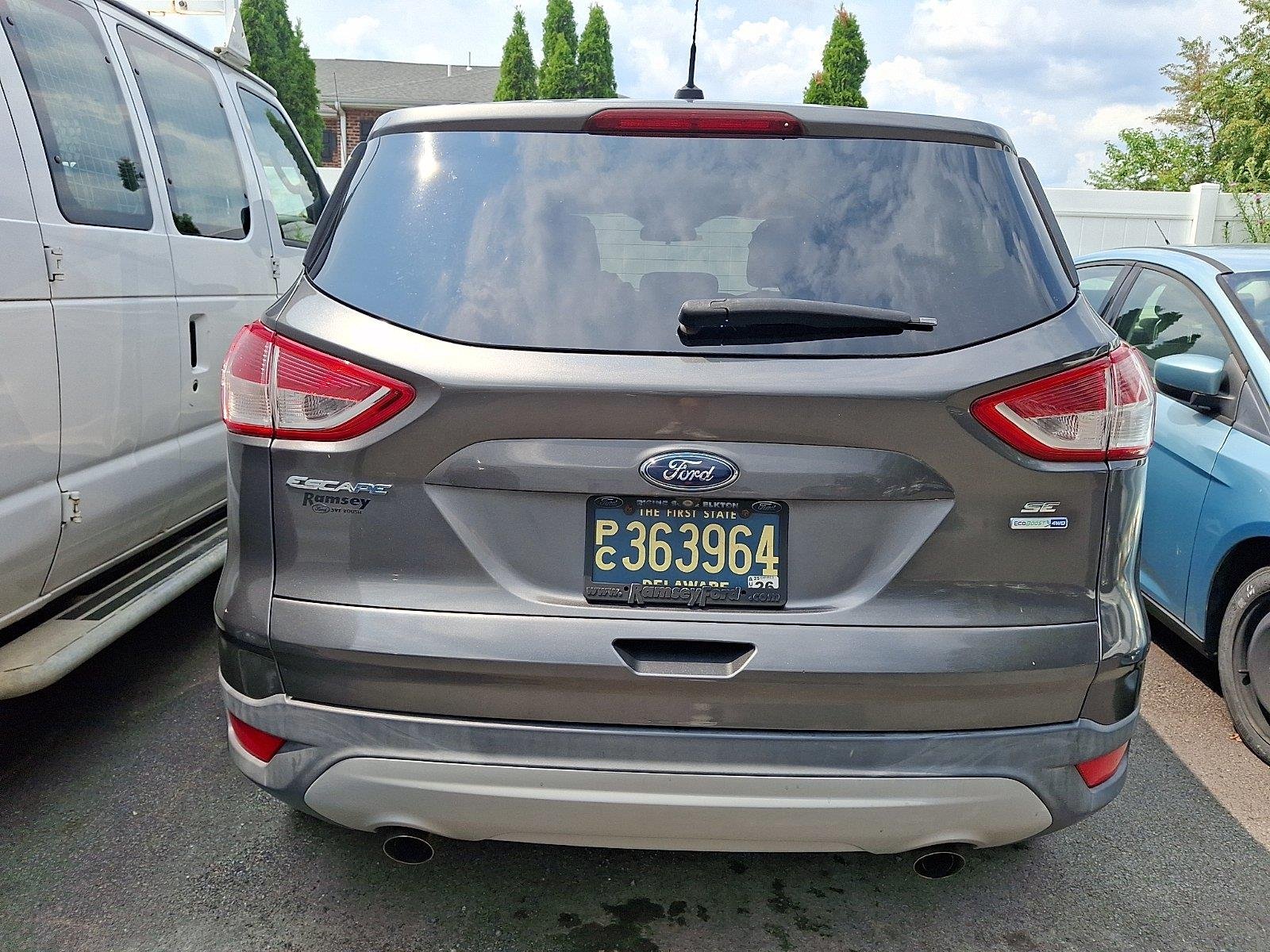 Used 2015 Magnetic Metallic Ford SE image 2