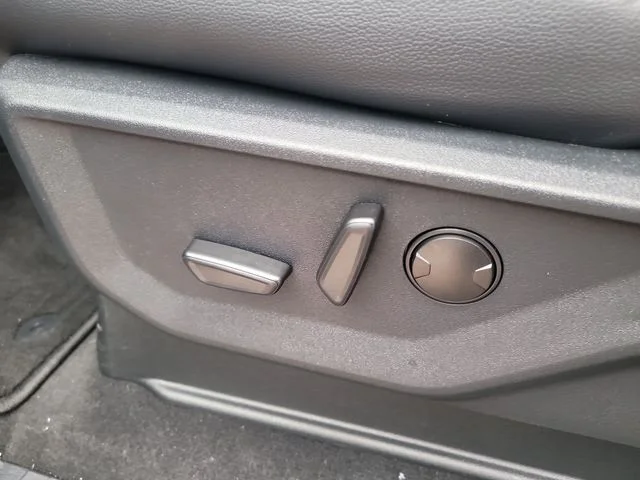 New 2026 Black Metallic Ford Lariat image 21