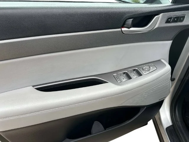 Used 2023 Silver Hyundai SEL image 18