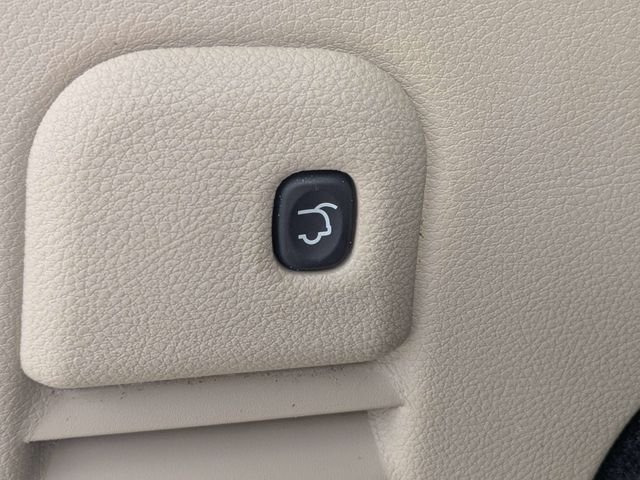 Used 2018 White Jeep Limited image 13