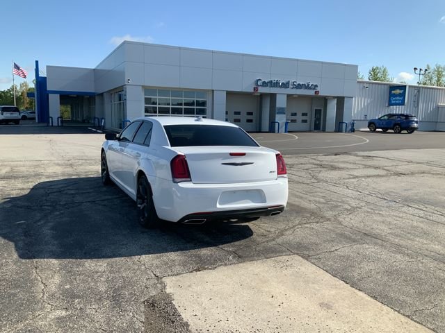 Used 2022 White Chrysler Touring image 9