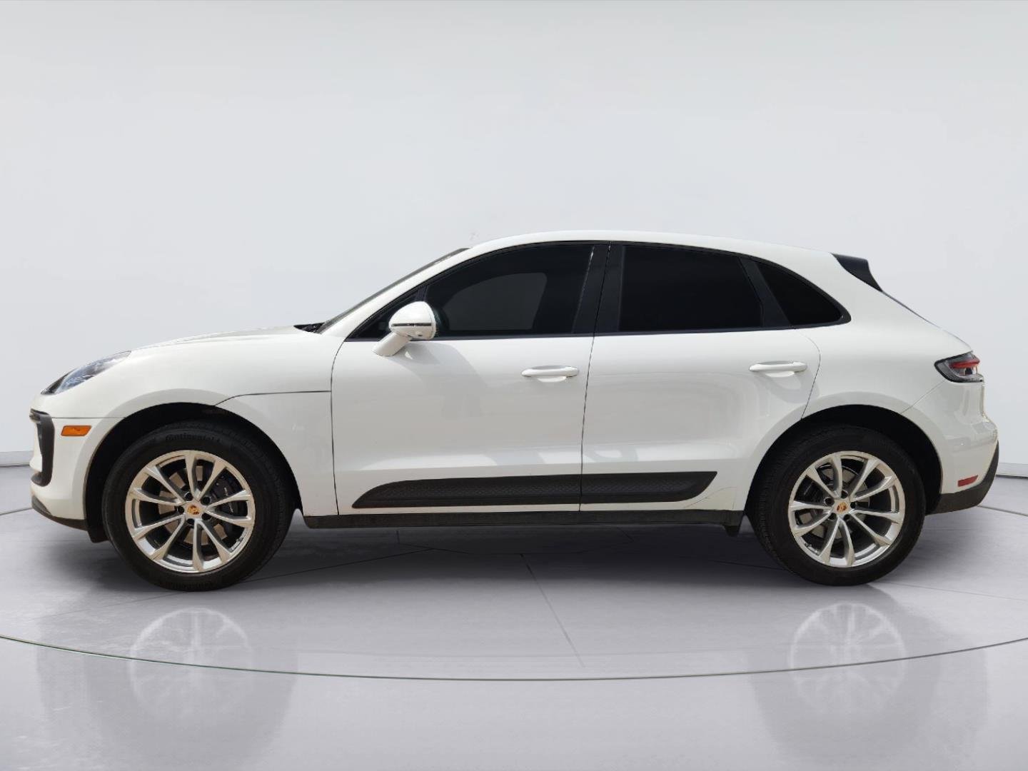 2022 Porsche Macan photo 4 of 33