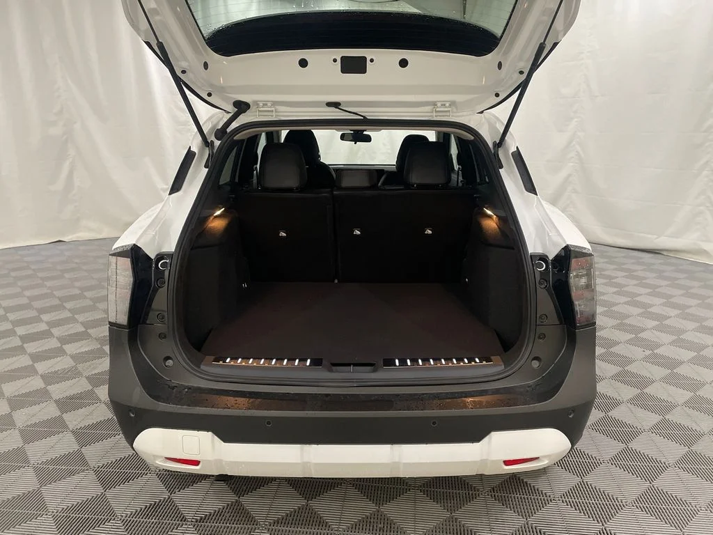 New 2026 Aspen White Tricoat Nissan SR image 9