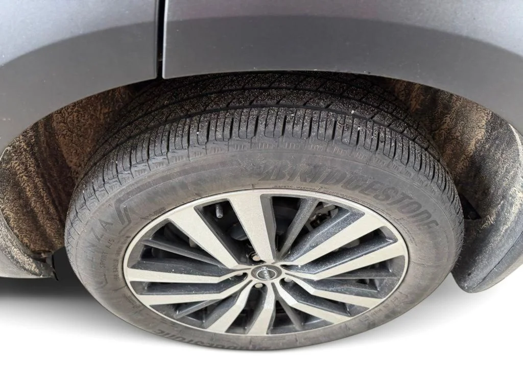 Used 2025 Black Nissan Platinum image 11