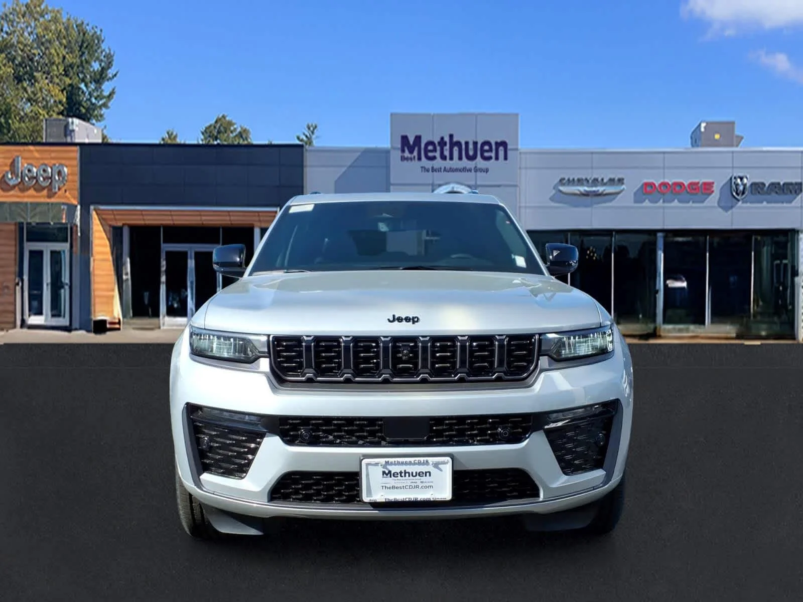 New 2026 Silver Zynith Jeep Laredo Altitude image 2