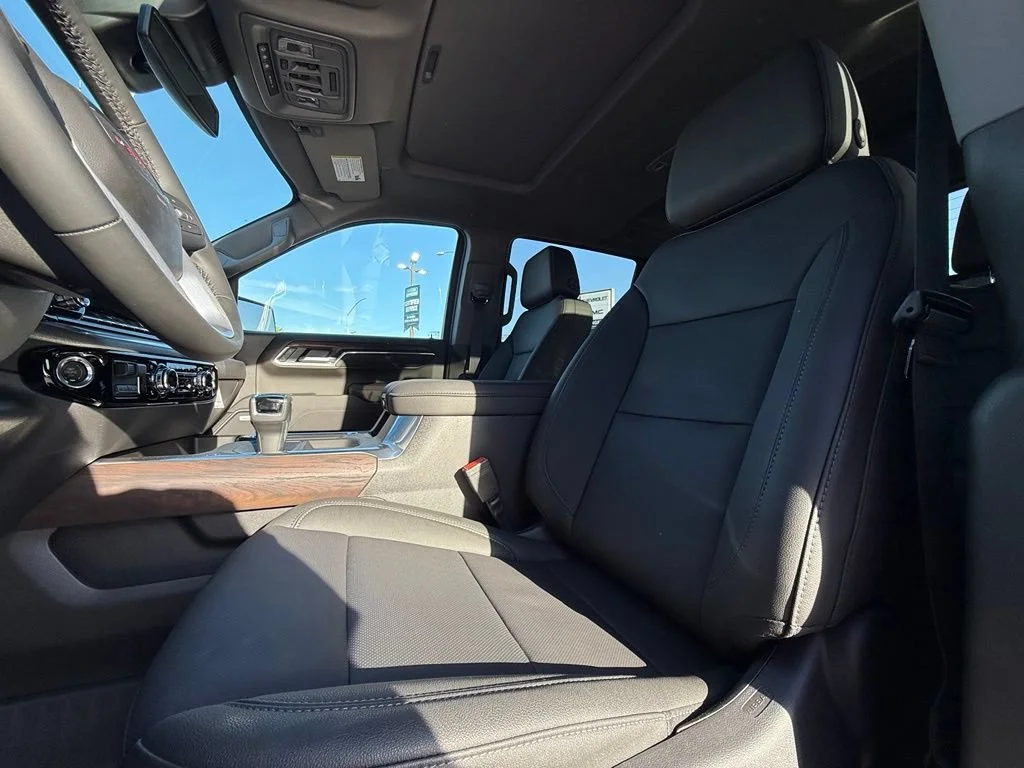 New 2026 Glacier White Tricoat GMC SLT image 34