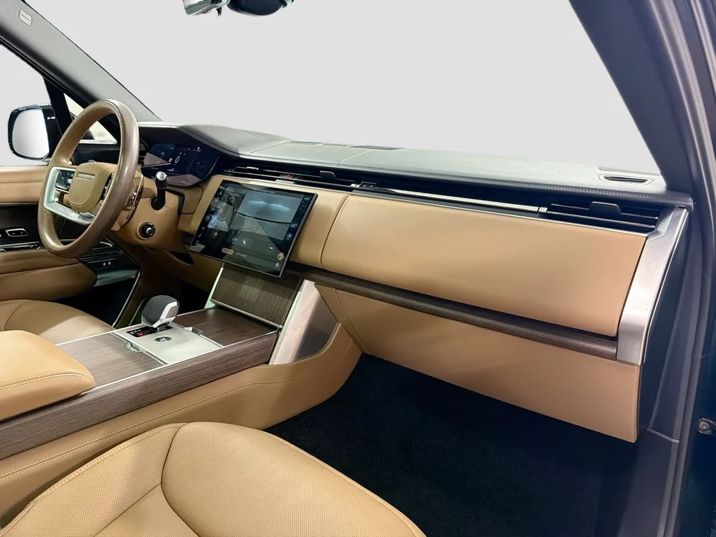 Certified Used 2025 British Racing Green SV Bespoke Ultra Met Gloss Land Rover Autobiography image 31