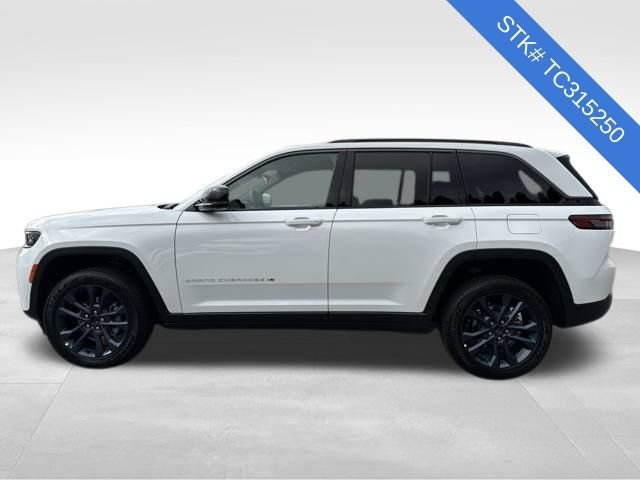New 2026 Bright White Clear-Coat Exterior Paint Jeep 85th Anniversary Edition image 4