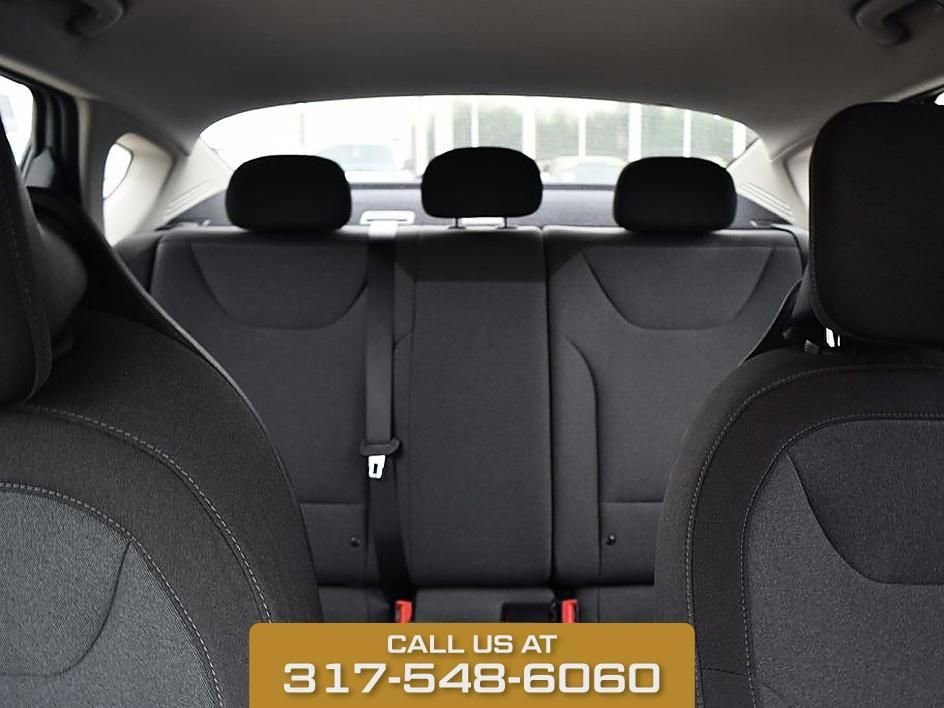 2025 Kia K4 LXS - Photo 18