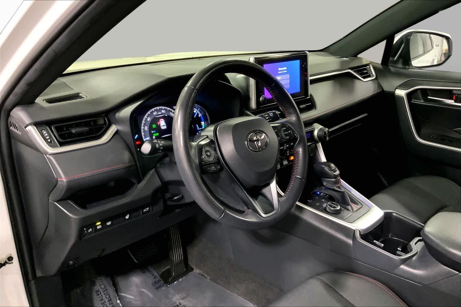 Used 2023 Ice Cap Toyota SE image 18