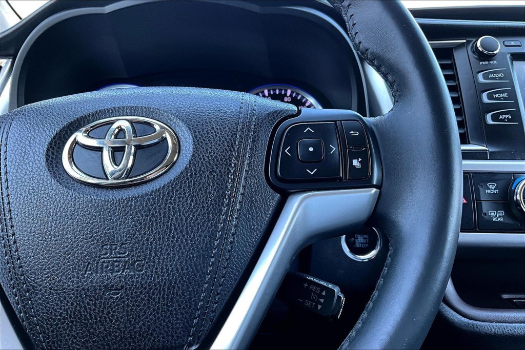 Used 2016 Gray Toyota XLE V6 image 11