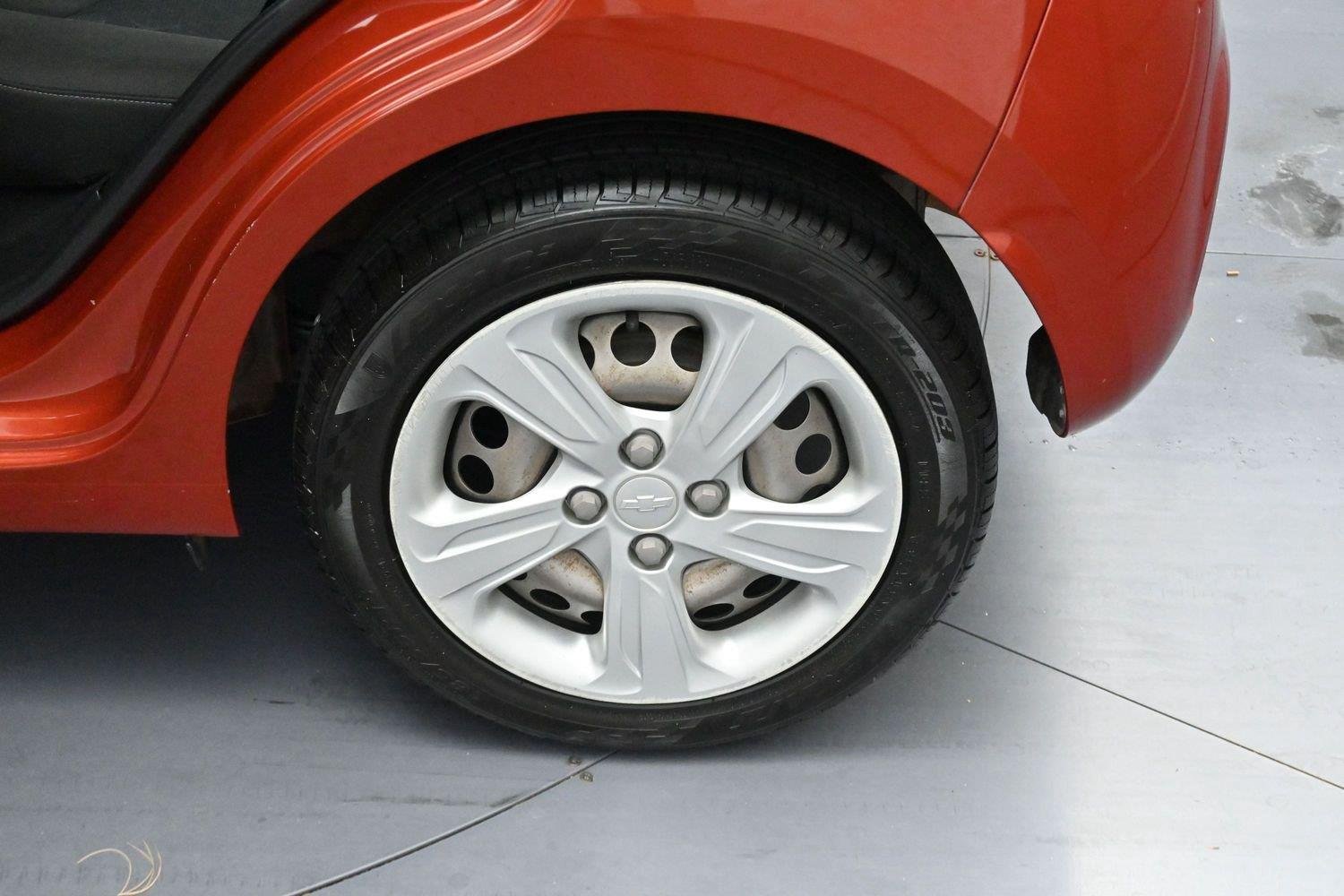 Used 2021 Metallic paint.) Chevrolet LS image 23