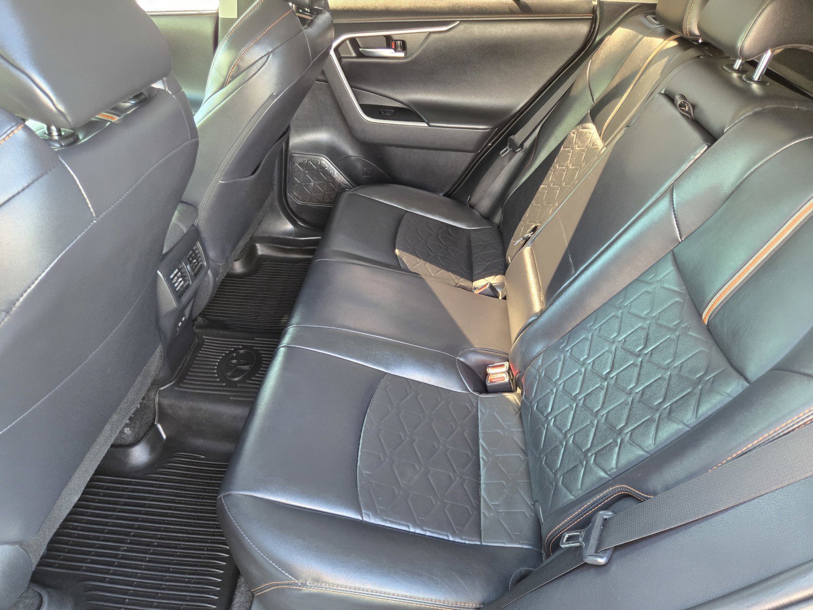 Used 2022 White Toyota Adventure image 12