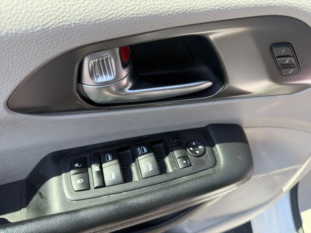 Used 2024 White Chrysler Touring L image 29