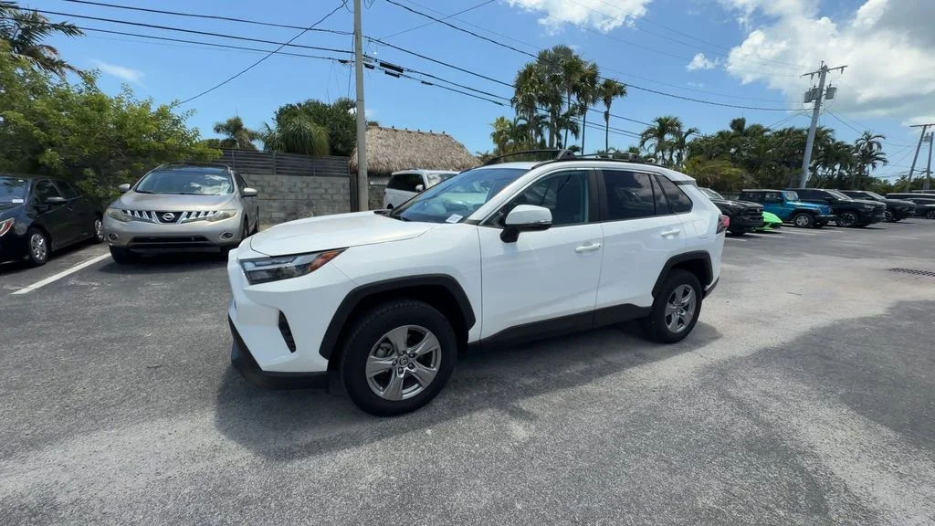 Used 2025 White Toyota XLE image 4