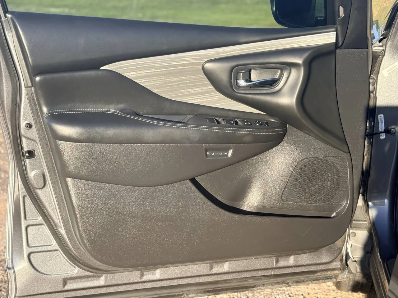 Used 2017 Gray Nissan Platinum 4dr SUV image 33