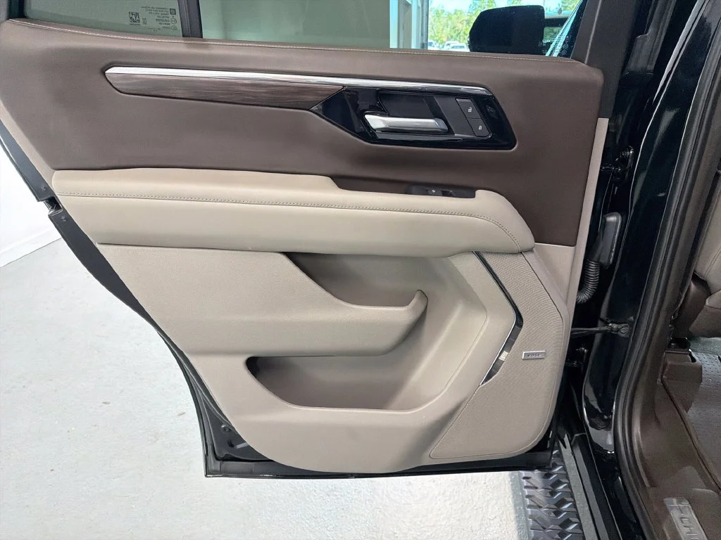 Used 2025 Black Chevrolet Z71 image 9
