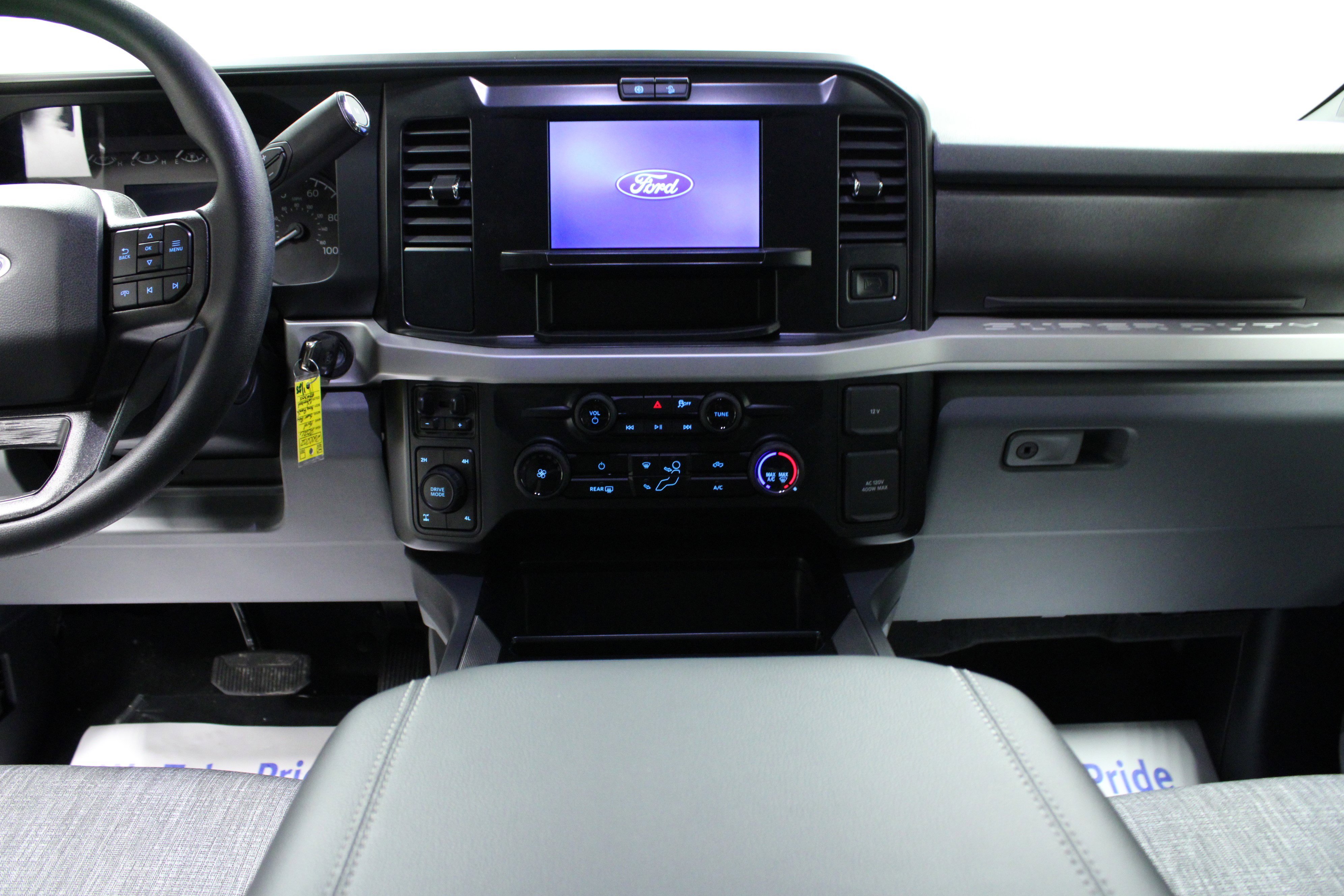 New 2026 Carbonized Gray Metallic Ford XLT image 18