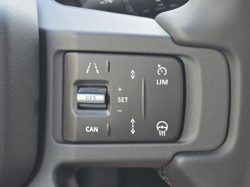 New 2026 Santorini Black Land Rover X-Dynamic SE image 31