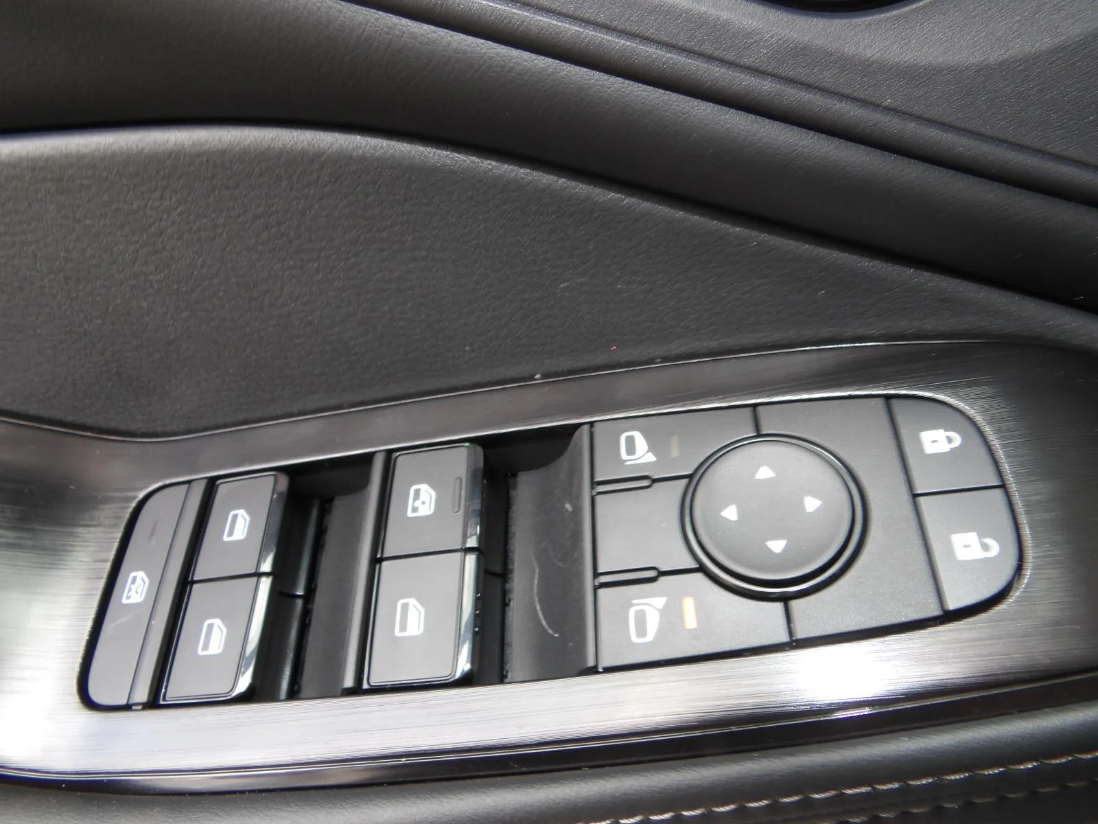 2026 Nissan Rogue SV - Photo 19