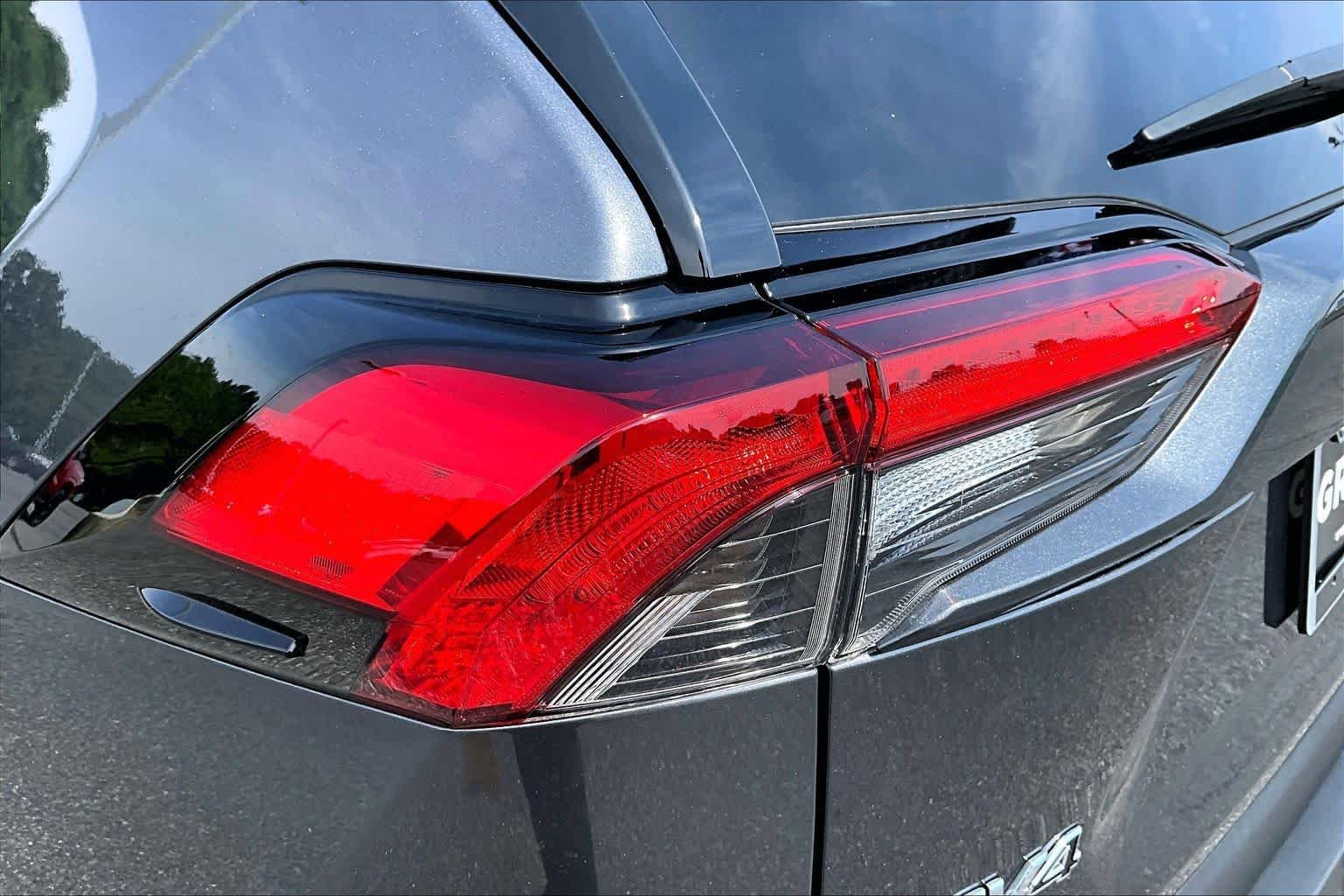 Used 2024 Magnetic Gray Metallic Toyota Hybrid XLE Premium image 29
