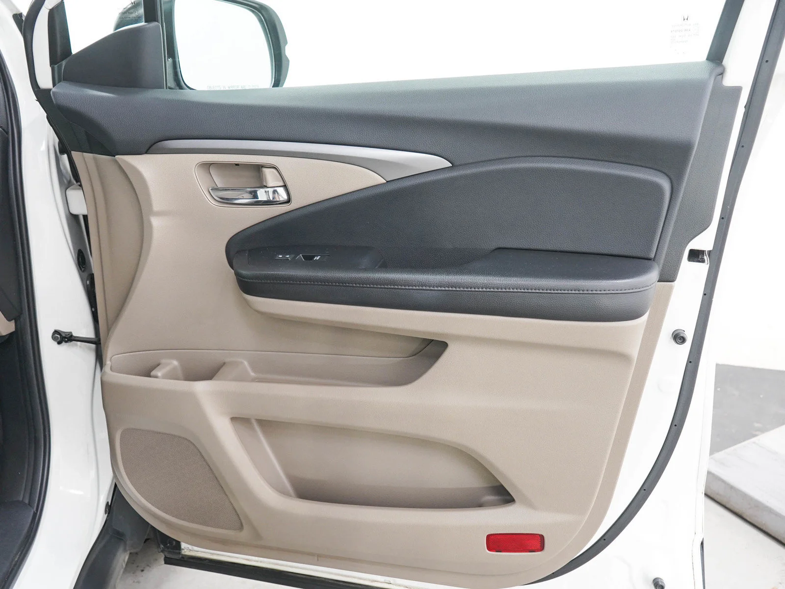Used 2018 White Diamond Pearl Honda exl image 12
