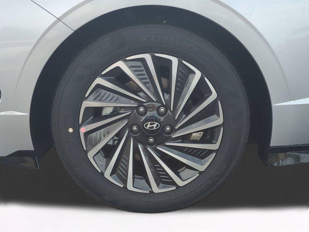 New 2026 Silver Hyundai SEL image 11