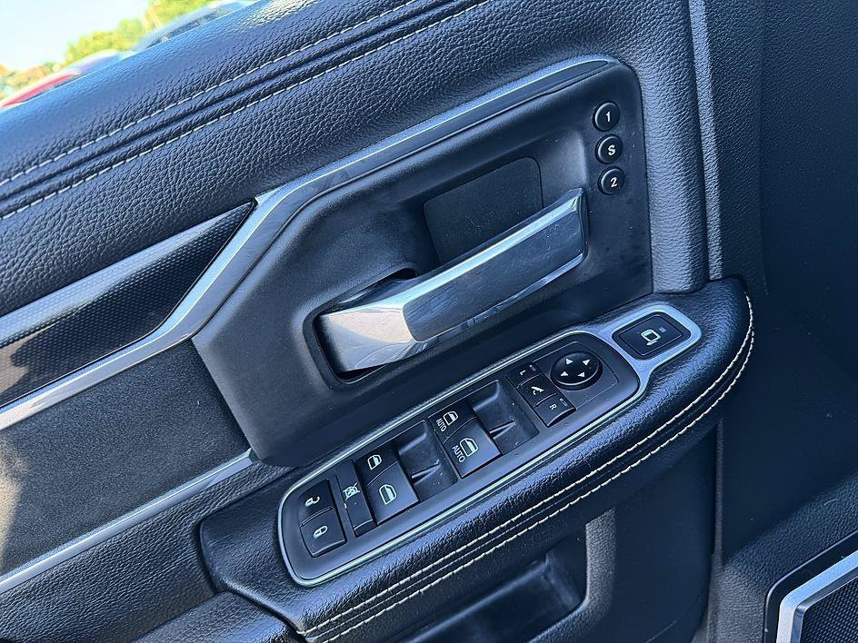 Used 2021 Patriot Blue Pearlcoat Ram Laramie image 10