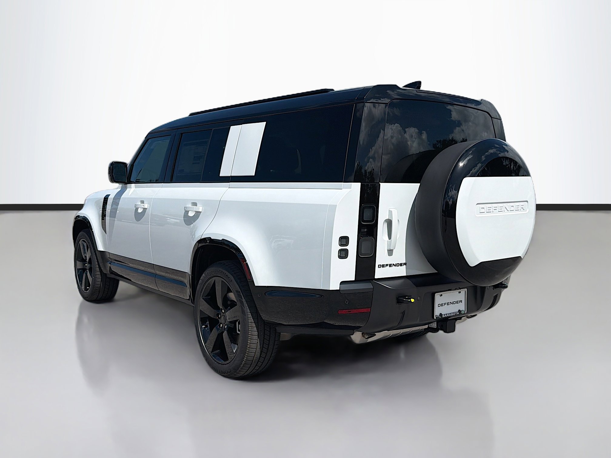 New 2026 Fuji White Land Rover X-Dynamic SE image 3