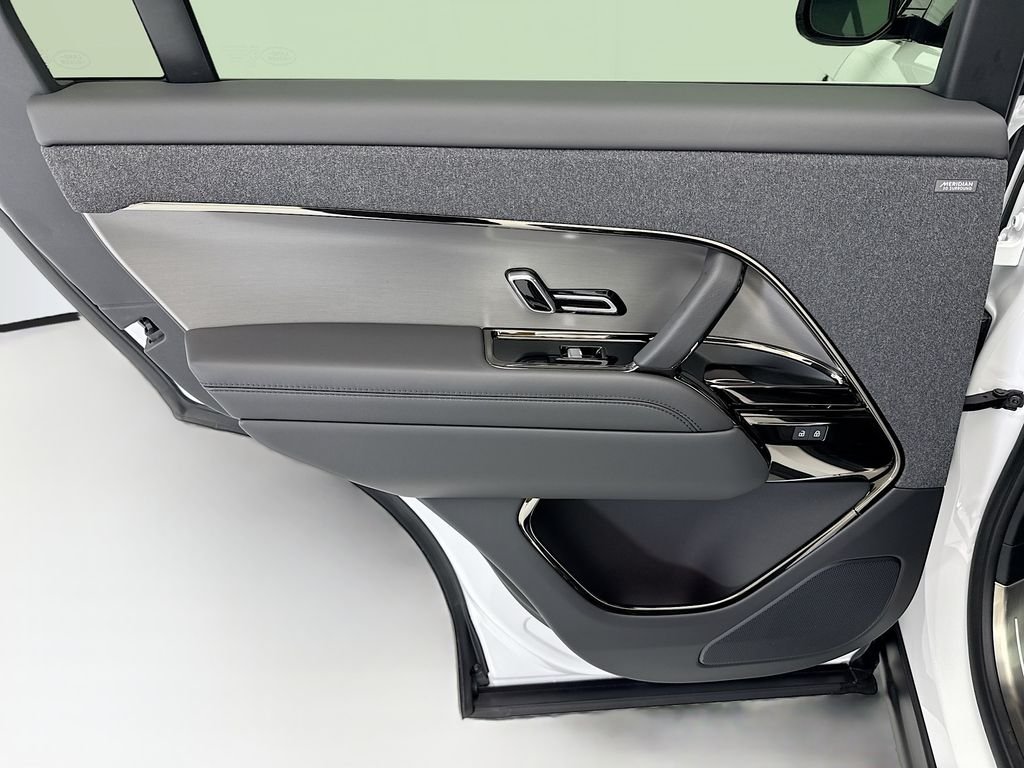 New 2026 Ostuni Pearl White Land Rover SE image 26