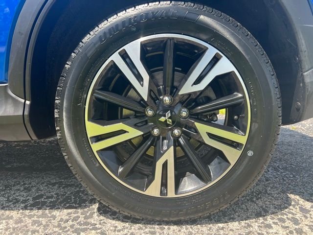 Used 2024 Blue Mitsubishi SE image 27