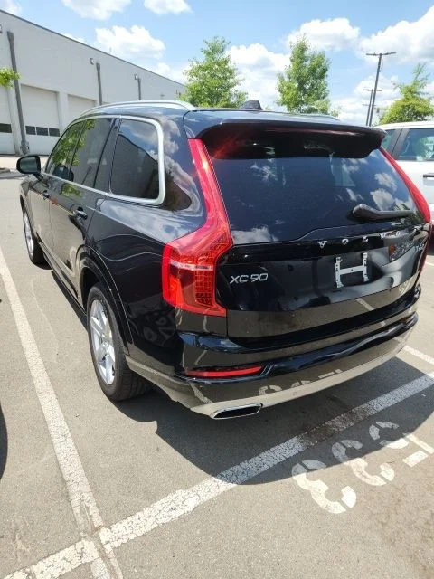 Used 2020 Black Volvo T6 Momentum image 4