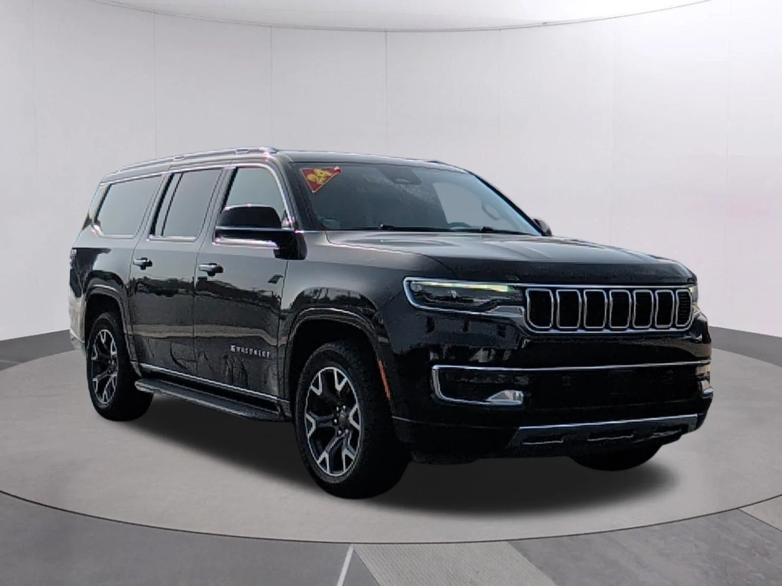 Used 2024 Diamond Black Crystal Pearlcoat Jeep Series III image 5