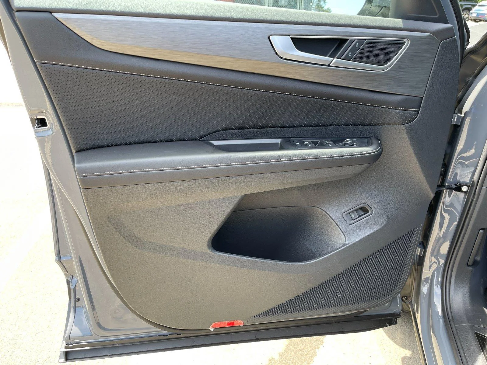 New 2026 Pure Gray Volkswagen 2.0T SE w/Technology image 13