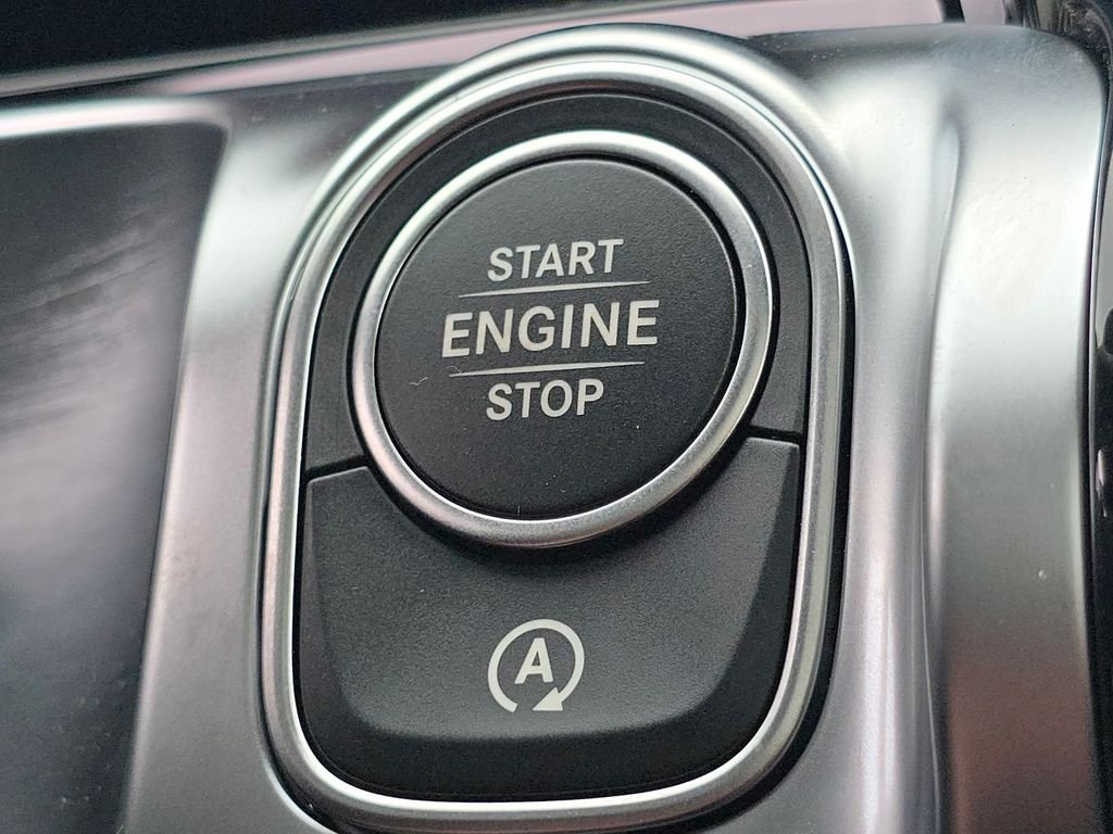 New 2026 Polar White Mercedes-Benz GLB 250 image 34