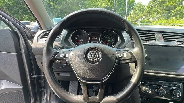 Used 2018 Gray Volkswagen 2.0T SE image 13