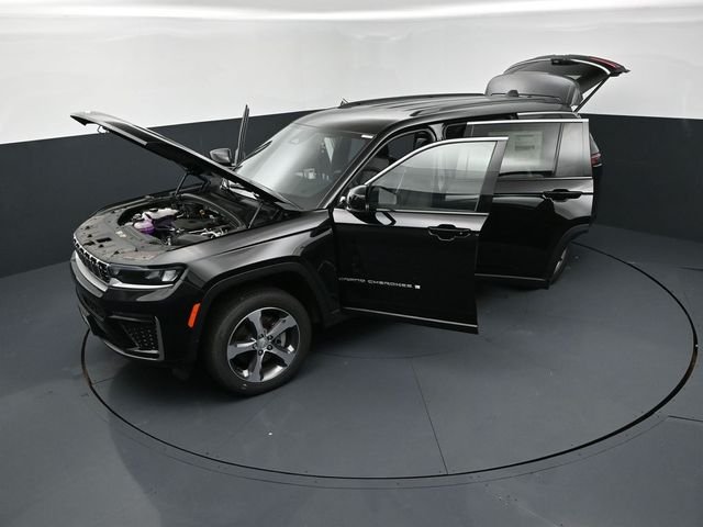 New 2026 Diamond Black Crystal Pearl-Coat Exterior Paint Jeep Limited image 26