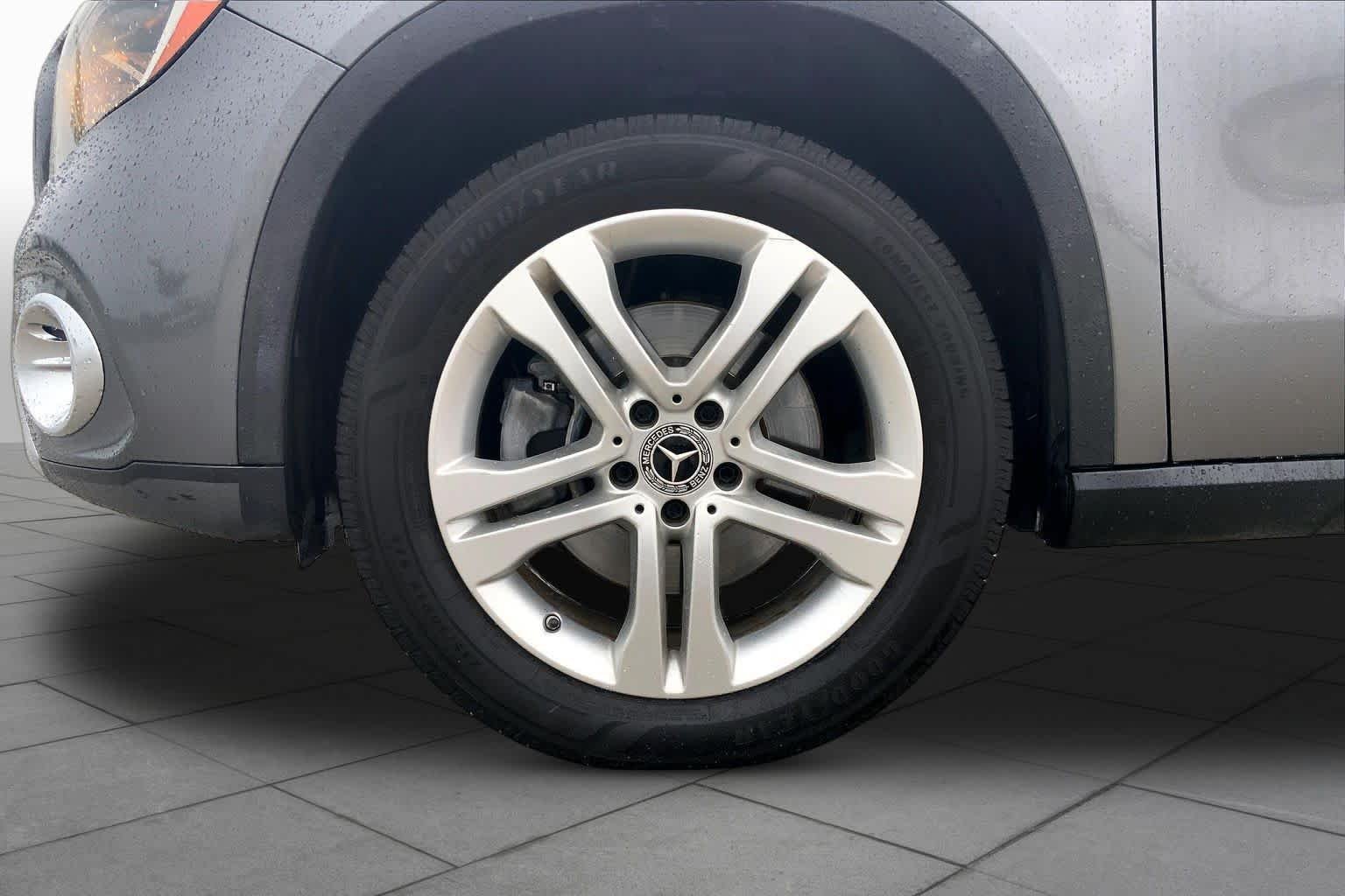 Used 2019 Mountain Grey Metallic Mercedes-Benz GLA 250 image 11