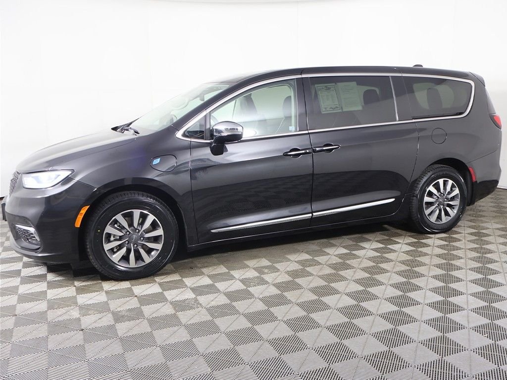 Used 2023 Black Chrysler Limited image 20