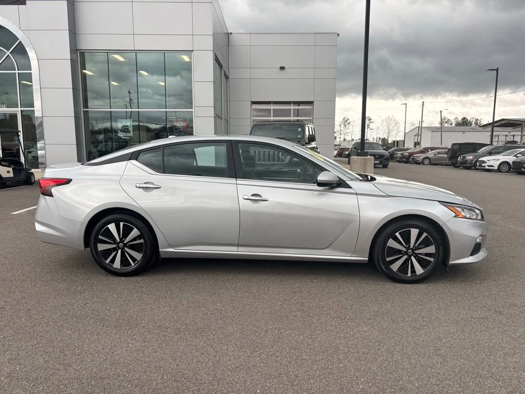 Used 2022 Nissan Altima SV with VIN 1N4BL4DV8NN302147 for sale in Franklin, VA