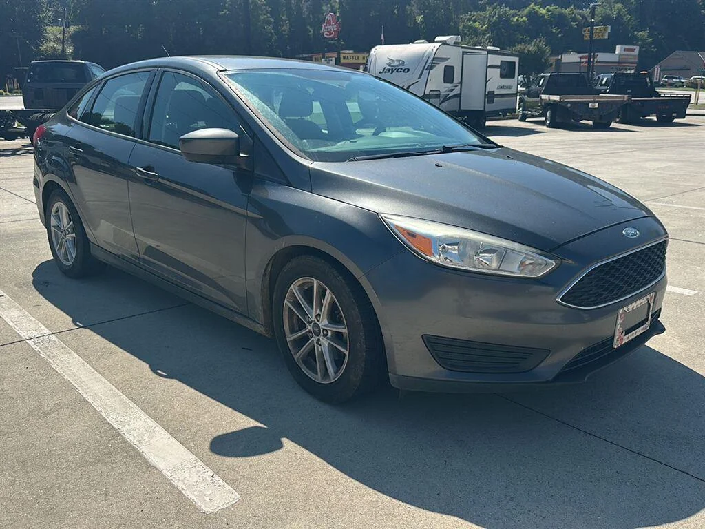 Used 2018 Magnetic Metallic Ford SE image 1